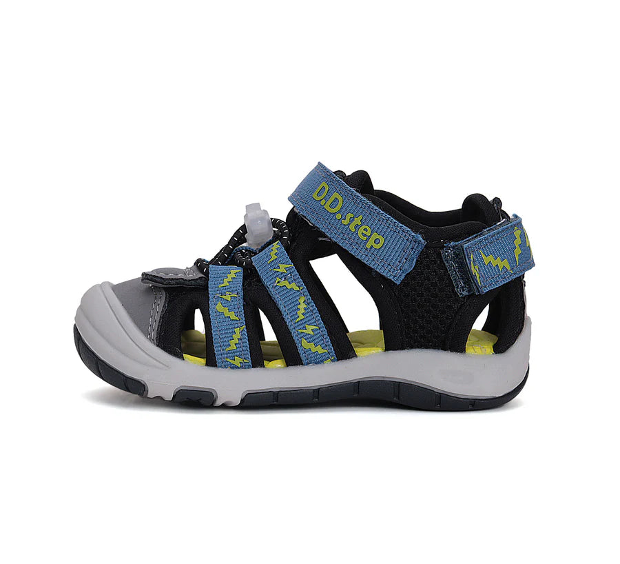 d.d.step boys' quick dry sandals (g065-51748b) sandals uk side view highlighting sole flexibility and shape