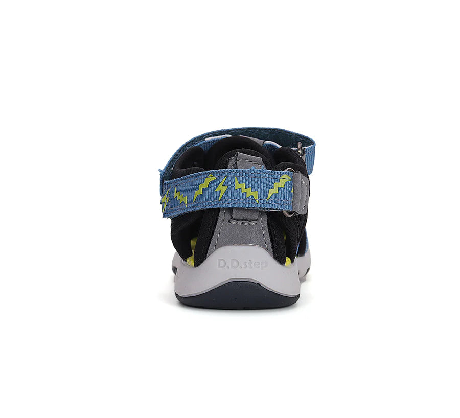 d.d.step boys' quick dry sandals (g065-51748b) sandals uk close up of material and stitching details