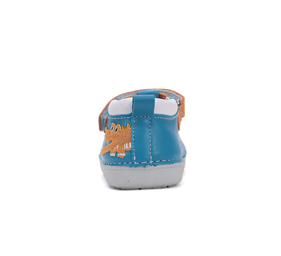 d.d.step boy leather open shoes (h066-51978b) shoes uk close up of material and stitching details