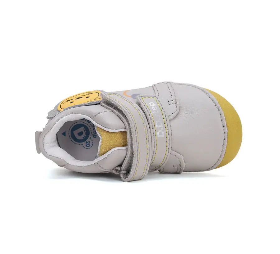 d.d.step little boy first step shoes (s015-51897a) shoes uk close up of material and stitching details