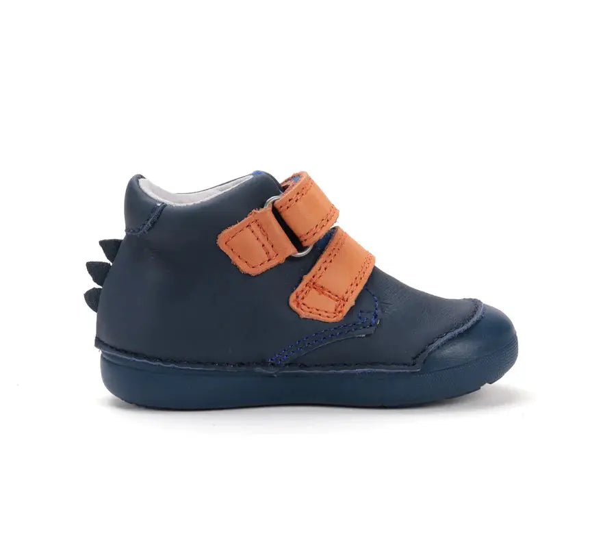 d.d.step first step leather boy shoes (s066-52509a) shoes uk close up of material and stitching details