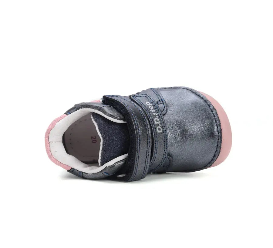 d.d.step girl barefoot shoes (s070-52656a) shoes uk close up of material and stitching details